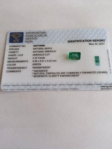 Pierre précieuse naturelle taillée en émeraude avec certificats IGI de couleur verte - Product Image 2