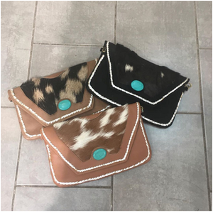 Pochette de soirée traditionnelle de style ethnique indien pour femme, conçue avec l'artisanat des sacs Banjara et des riches broderies à la main. - Product Image 1