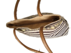 BOLSO DE MUJER DE ALGODÓN TISNADO A MANO CON CIERRE DE CORDÓN Y 1 COMPARTIMENTO PARA USO DIARIO - Product Image 6