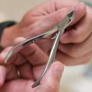 Pince à cuticules pour ongles jetables en acier inoxydable professionnel outil de manucure avec logo personnalisé de petite taille pour les soins personnels expédition rapide - Product Image 4