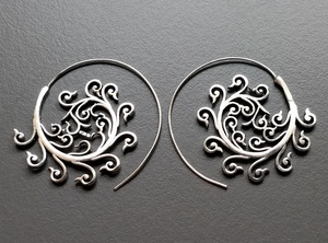 Pendientes de aro en espiral chapados en plata clásica Joyería de moda para bodas Fiestas Regalos hechos de latón - Product Image 4