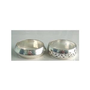 กำไลข้อมือทองเหลืองชุบเงินสำหรับผู้หญิงและเด็กผู้หญิงที่มีลวดลายดอกไม้สลัก - Product Image 4