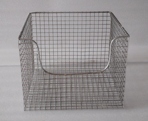 Venta al por mayor de malla de alambre de metal para cubiertos con mango de madera cesta de alambre de almacenamiento para la cocina del hogar - Product Image 1