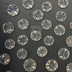 เพชรทรงกลมสีขาว HPHT สำหรับห้องทดลองบริสุทธิ์ผ่านการขัดเกลา CVD ระยะประชิดหลวมมีใบรับรอง IGI - Product Image 1