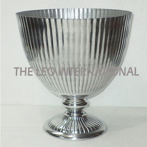 Vase à fleurs en métal élégant, artisanal et durable, pour la décoration de la maison, portable, excellent rapport qualité-prix - Product Image 1