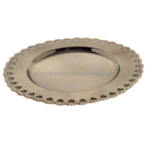 Elégant et luxueux design indien, plaque de service ronde en métal doré brillant avec bordure design, hôtel polyvalent pour la maison - Product Image 1