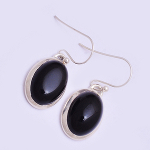 Véritable. Boucles d'oreilles pendantes en argent sterling 925 de style vintage faites à la main en forme de crochet en forme de pierre précieuse d'onyx noir ovale solide pour les mariages - Product Image 2