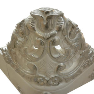 Mueble francés elegante tapizado con botones, tapizado en color blanco y plateado - Product Image 4