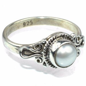 Anillo de Plata de Ley 925 con perlas blancas, joyería hecha a mano, con forma redonda - Product Image 1