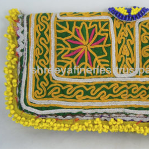 Indian Vintage Suzani Banjara Clutch bordado cuero y tela parche bolso monederos cartera con forro de algodón - Product Image 1