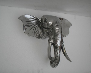Grande statue d'éléphant sauvage polie en aluminium moulé en métal - Product Image 4