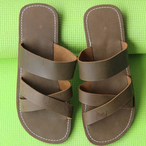 Zapatillas de cuero hechas a mano, chanclas informales - Product Image 1