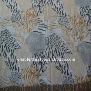 Bufandas y chales tradicionales con estampado de animales para invierno - Product Image 2