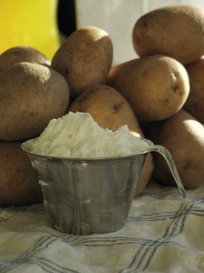 Poudre d'amidon de pomme de terre de qualité alimentaire certifiée ISO 2021, emballage en sac de 50 kg en vrac à prix avantageux - Product Image 4