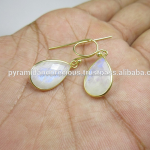 Boucles d'oreilles en argent sterling plaqué or avec pierre de lune arc-en-ciel en forme de poire Bijoux de mode - Product Image 1