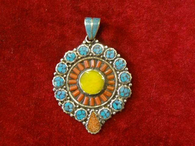 สีเหลือง