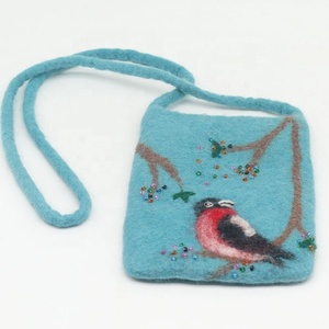 Bolso de Fieltro con Cierre de Cremallera, Hecho a Mano por Mujeres Artesanas de Nepal, 100% Lana Ecológica de Nueva Zelanda, Modelo FYN-BG-016 - Product Image 3