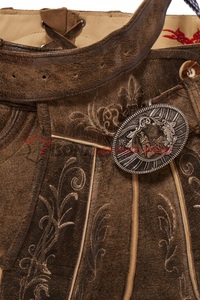 Shorts bavarois pour hommes en cuir suédé véritable ISONZ, brodés, style Lederhosen, pour l'Oktoberfest, avec fermeture boutonnée, couleur personnalisable - Product Image 3