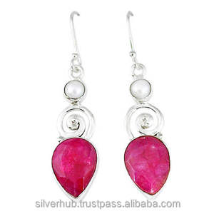 Boucles d'oreilles en rubis de haute qualité, charmantes et adorables, pierres précieuses de forme poire, argent sterling 925 pur, boucles d'oreilles en rubis, boucles d'oreilles facettées de forme poire - Product Image 1