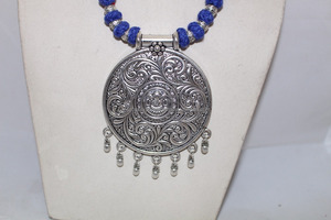 Collier floral élégant avec fil pour femme, accessoires pour le costume - Product Image 3