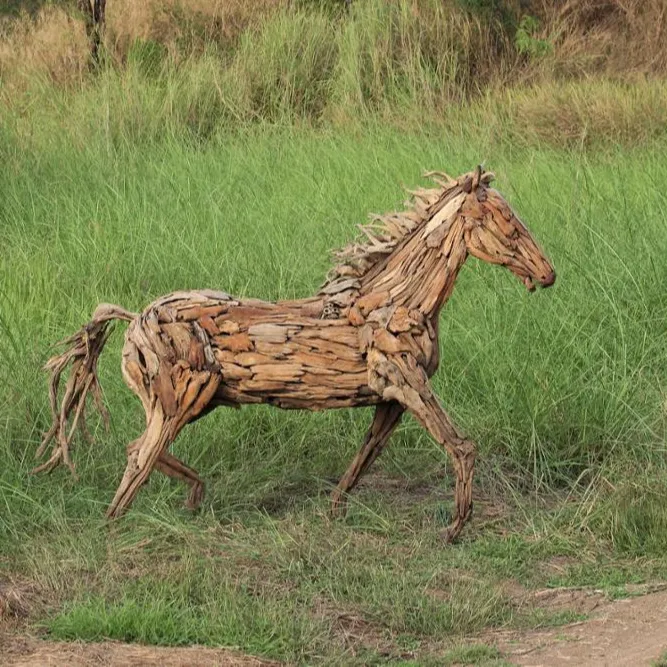 Grote Drijfhout Paard Sculptuur