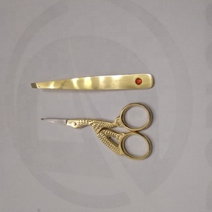 Juego de pinzas y tijeras para cejas chapadas en oro súper sólido, Etiqueta Privada, venta al por mayor, tipo de punta inclinada - Product Image 1