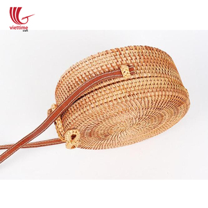 กระเป๋าหวายทรงกลมวินเทจฤดูร้อนสำหรับผู้หญิงชายหาดสไตล์โบฮีเมียนประดับพู่ทำด้วยมือในเวียดนาม - Product Image 4