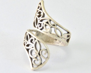 Bague Antique Anatolie avec Plume d'Aile Filigrane Bijoux Orientaux en Laiton - Product Image 2