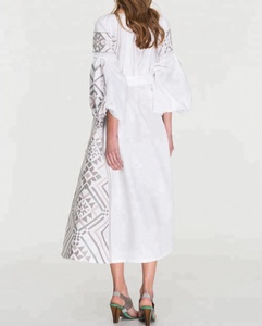 Femmes Costumes traditionnels ukrainiens pour femmes Broderie à la main sur couleur blanche pour femmes Robes longues en coton - Product Image 4