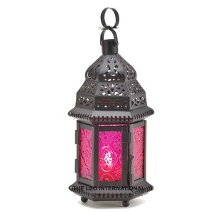 Lanterne marocaine en verre rose, éclairage décoratif, lanterne en métal de haute qualité, fabrication artisanale, revêtement en poudre noire - Product Image 1