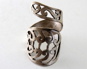 Anillo de Latón Hecho a Mano con Encaje Espiral, Filigrana Grabada, Estilo Bohemio, Unisex, Moderno - Product Image 1