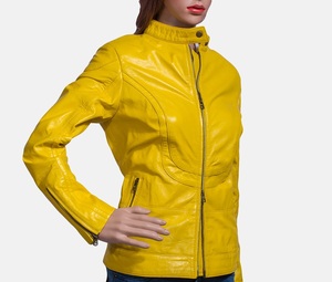 Chaqueta de piel de oveja auténtica para mujer, abrigo de invierno hecho a medida con diseño de logotipo elegante - Product Image 2
