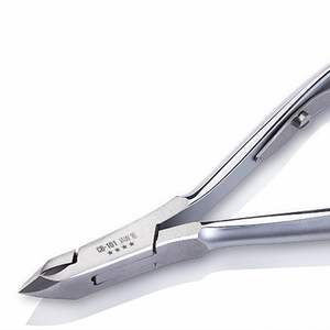 CB-101 Nghia OMI Pince à cuticules brillante chromée en acier inoxydable avec mâchoires 12/14/16mm - Product Image 1