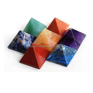 Pierre précieuse d'énergie positive de l'Inde Pierre précieuse de pyramide de sept chakras - Product Image 1