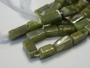 Cuentas de Piedras Preciosas Verdes Rectangulares Planas y Acolchadas de Vesuvianita Natural para la Fabricación de Joyas - Product Image 4