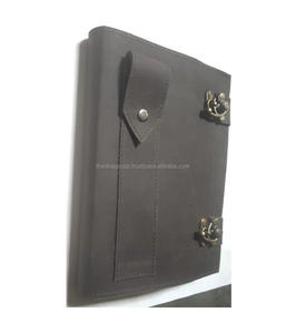 Venta al por mayor diario de tapa suave con lazo de bolígrafo diseño personalizado cuaderno de cuero genuino con bolsillo para bolígrafo - Product Image 1