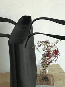 กระเป๋าหนังสีดำที่มีซิปหนังแว็กซ์พรีเมี่ยมที่ทนทานทำด้วยมือ AV-0047 - Product Image 3