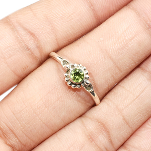 Bague Chrétienne Bohème en Argent Plaqué Vert Peridot Forme Amoureux Éblouissants, Sertissage Clos, Vente en Gros, Exportateur - Product Image 4