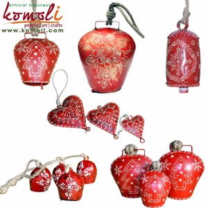 Campana Suiza Artesanal Pintada a Mano con Diseño Navideño Rojo - Product Image 6