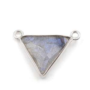 Labradorita Triángulo Forma 925 Bisel de plata esterlina Colgante plateado Fabricación de joyas hechas a mano - Product Image 1