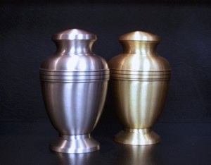 Urna funeraria de peltre de latón, urna de cremación de Metal con acabado esmaltado brillante, urna de adulto hecha a mano con acabado de Color personalizado - Product Image 4