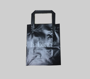 Bolsas de plástico negras plegables en tres partes hechas en Vietnam - Product Image 1