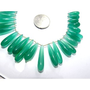 Perles en vrac en forme de larme de calcédoine naturelle de super qualité pierre précieuse verte lisse pour la fabrication de bijoux - Product Image 1