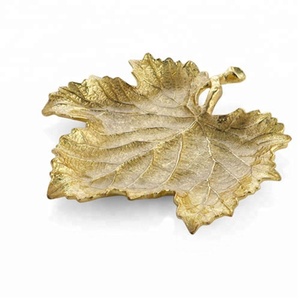Plateaux en feuille en métal doré, bols de service de styliste pour la maison et les hôtels, plateaux plats bols et plateaux - Product Image 1