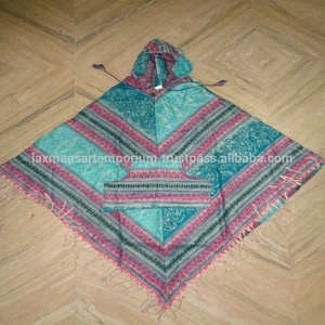 Poncho Indio con Capucha Unisex para Invierno, Mezcla de Estampados y Colores - Product Image 3