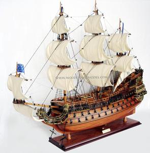 LE SOLEIL ROYAAL Maquette de bateau en bois Artisanat du Vietnam Jouets classiques - Product Image 1