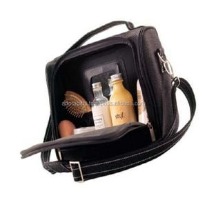 Sac de voyage en cuir, produit sur mesure, pour la pratique des cosmétiques - Product Image 1