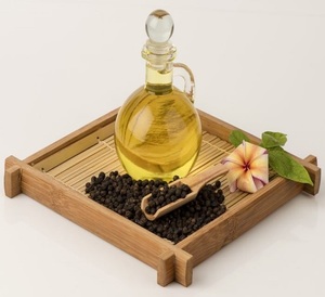 Huile essentielle de poivre noir en vrac en gros, pure, distillée à la vapeur, certifiée GMP, issue de graines, pour l'exportation sur le marché international - Product Image 4