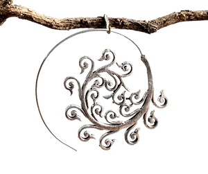 Pendientes de aro en espiral chapados en plata clásica Joyería de moda para bodas Fiestas Regalos hechos de latón - Product Image 2