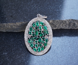 Colgante de plata de ley 925 con piedras preciosas de Esmeralda Natural, bonito y moderno - Product Image 1